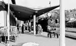 38 3758 (Bw Crailsheim) fährt mit P 2822 nach Heilbronn in Schwäbisch Hall ein. (12.05.1963) <i>Foto: Winfried Gronwald</i>