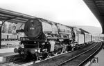 01 104 (Bw Hannover Hgbf) ist mit E 486 aus Braunschweig in Altenbeken angekommen. (10.08.1968) <i>Foto: Winfried Gronwald</i>