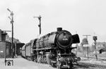 44 376 (Bw Minden/Westf) fährt mit einem Ganzzug aus dem Bahnhof Hameln. (24.08.1968) <i>Foto: Winfried Gronwald</i>