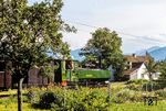 ÖBB 298.51 „Garsten“ rollt an den Kleingärten am Mairberg in Unterleonstein vorbei. (07.1976) <i>Foto: Karsten Risch</i>