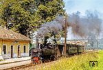 298.25 fährt mit einem Personenzug aus Garsten in Neuzeug ein. (07.1976) <i>Foto: Karsten Risch</i>
