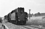 Eine weitere Lz aus Bebra mit den ölgefeuerten 44 1574 und 44 087 auf dem Weg nach Gerstungen bei Obersuhl. (16.06.1966) <i>Foto: Wolfgang Jahn</i>