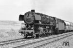 44 1746 (Bw Bebra) hat mit einem Kali-Ganzzug aus Heringen (Werra) soeben die Zonengrenze bei Obersuhl passiert. (16.06.1966) <i>Foto: Wolfgang Jahn</i>