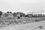 44 475 fährt mit einem Güterzug nach Gerstungen durch den Haltepunkt Obersuhl. (16.06.1966) <i>Foto: Wolfgang Jahn</i>