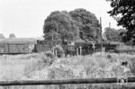 Mit einem Güterzug aus Gerstungen fährt 44 1131 (Bw Bebra) an den Grenzanlagen in Obersuhl vorbei. (16.06.1966) <i>Foto: Wolfgang Jahn</i>
