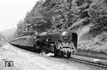 01 207 vom Bw Erfurt befördert den D 1099 (Frankfurt/M - Leipzig) kurz vor dem Hönebacher Tunnel. (17.06.1966) <i>Foto: Wolfgang Jahn</i>