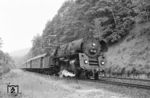 Aus Bebra kommend war 01 523 (Bw Erfurt) mit den 13 Wagen des D 207 nach Görlitz am Hönebacher Tunnel gut ausgelastet. Dennoch bewältigte die 01.5 die Last ohne Schub. (17.06.1966) <i>Foto: Wolfgang Jahn</i>