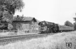 01 530 fährt mit dem D 1098 (Dresden - Düsseldorf) durch den Bahnhof Hönebach. (17.06.1966) <i>Foto: Wolfgang Jahn</i>