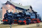 Im Bahnhof Ilmenau trifft 94 1292 auf die DR-Traditionslok 65 1049. (28.03.1991) <i>Foto: Wolfgang Bügel</i>