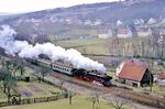 01 150 dampft mit einem Sonderzug (Lastprobefahrt des Raw Meiningen) durch Dillstädt. (29.03.1991) <i>Foto: Wolfgang Bügel</i>