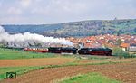 In Erinnerung an den Erfurter Dampfbetrieb nach Bebra bis zum Juni 1973 sind 01 118 und 01 1066 bei Ronshausen mit einem Sonderzug aus Bebra unterwegs. (21.04.1991) <i>Foto: Wolfgang Bügel</i>