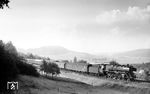 03 209 vom Bw Braunschweig rollt vor dem E 787 (Paderborn - Braunschweig) unterhalb der Blockstelle Greene ins Leinetal auf Kreiensen zu. (01.08.1962) <i>Foto: Carl Bellingrodt</i>