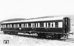 4-achsiger C4iw-Abteilwagen des „Ruhr-Schnellverkehrs“ der 3. Klasse in beige-weinroter Farbgebung mit silberfarbenem Dach.  (1934) <i>Foto: RVM (Werkfoto)</i>