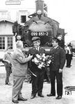 Offizielle Übergabe der Denkmallok 099 651 vor dem Bahnhof Steinheim (Murr) von der DB an den Bürgermeister der Stadt. (22.08.1969) <i>Foto: Slg. Helmut Bürger</i>