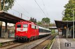 Und mittwochs natürlich wieder der DLr 56716 von Dortmund-Eving nach Köln Bbf mit TRI 110 198 im Haltepunkt Haan. Der Haltepunkt soll im Zuge der mehrmonatigen Streckensperrung im Jahr 2026 komplett umgebaut werden. (10.09.2025) <i>Foto: Joachim Bügel</i>