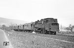 Auf der damals noch verkehrsarmen Bundesstraße 469 konnte der P 3312 problemlos überholt werden. Hinter Laudenbach entstand so eine weitere Aufnahme mit 065 013. (02.04.1971) <i>Foto: Wolfgang Bügel</i>