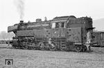 Der Vollständigkeit halber noch eine Ansicht der Neubaulok 065 014 in der Lokstation Miltenberg von seitlich hinten. (02.04.1971) <i>Foto: Wolfgang Bügel</i>