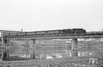 Zwischen Erlenbach und Wörth (Main) rollt die Nürnberger 051 588 mit dem P 3320 nach Miltenberg über den Main. (02.04.1971) <i>Foto: Wolfgang Bügel</i>
