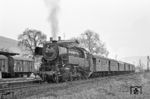 Letzte Station im Maintal war an diesem Tag der Bahnhof Klingenberg (Main), wo das Restlicht um kurz vor 18.00 Uhr gerade noch für zwei Züge ausreichte. Zuerst kam aus Miltenberg 065 014 mit dem P 3323 nach Aschaffenburg. (02.04.1971) <i>Foto: Wolfgang Bügel</i>