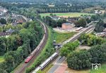 Über die Bremer Umgehungsbahn kommend begegnet 185 034 mit EZ 51828 (Gremberg - Maschen) in Sagehorn dem nach Bremen fahrenden ICE 109 nach Basel SBB. (28.08.2025) <i>Foto: Joachim Schmidt</i>