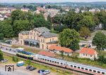 Der Bahnhof Grevesmühlen an der Bahnstrecke Lübeck–Bad Kleinen wird normalerweise nur von der Regional-Express-Linie RE 4 (Lübeck–Szczecin) im Stundentakt bedient. Aufgrund der Umleitungen wurde er vorübergehend auch zum außerplanmäßigen IC-Halt, wie hier bei IC 2261 nach Hamburg mit 218 315. (29.08.2025) <i>Foto: Joachim Schmidt</i>