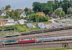 Ausfahrt des IC 2262 nach Ostseebad Binz mit 218 315 vor der originären Zuglok 101 074 in Bad Kleinen. Daneben steht 218 480 der Railsystems Gotha. (29.08.2025) <i>Foto: Joachim Schmidt</i>