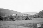 Eine Frankfurter E 10 vor dem D 305 (Passau - Dortmund) bei Heigenbrücken. (15.10.1961) <i>Foto: Karl-Ernst Maedel</i>