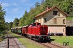 212 261 fährt mit Sonderzug WTB 32 nach Blumberg-Zollhaus durch den ehemaligen Bahnhof Grimmelshofen. (06.09.2025) <i>Foto: Zeno Pillmann</i>