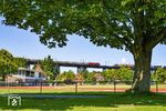 Auf der Rendsburger Hochbrücke begegnen einander EC 394 nach Kobenhavn mit einer dänischen EB und ein Güterzug mit einer Hectorrail 241. (12.06.2025) <i>Foto: Thorsten Eichhorn</i>