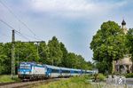 CD 193 984 fährt mit EC 175 (Flensburg - Praha hl.n.) an der 2008 erbauten Rendsburger Moschee vorbei. (15.06.2025) <i>Foto: Thorsten Eichhorn</i>