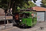 Anlässlich des Jubiläums „125 Jahre Geilenkirchener Kreisbahn“ wurde auf der Selfkantbahn die Lok 4 "RUR" der ehemaligen Dürener Dampfstraßenbahn AG erstmals nach ihrer Wiederinbetriebnahme der Öffentlichkeit im Rahmen einer Jungfernfahrt präsentiert. Beim Bekohlen der Lok in Schierwaldenrath musste genau gezielt werden. (12.09.2025) <i>Foto: Zeno Pillmann</i>