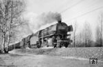 Gemeinsam befördern 44 943 (Bw Hamm/Westf) und 44 1653 (Bw Osnabrück Rbf) einen E-Wagenzug bei Münster-Hiltrup in Richtung Hamm (Westf).  (19.03.1966) <i>Foto: Bernd Kappel</i>