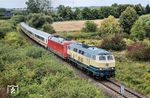 218 315 (mit 101 074) vor dem umgeleiteten IC 2262 nach Ostseebad Binz zwischen Schönberg und Menzendorf auf der Bahnstrecke Lübeck–Bad Kleinen. (29.08.2025) <i>Foto: Joachim Schmidt</i>