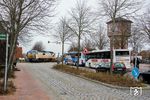 DE 2700-02 der RDC Deutschland auf den Gleisen der Norddeutschen Eisenbahn Niebüll GmbH (NEG) am DB-Bahnhof in Niebüll. (17.03.2017) <i>Foto: Joachim Schmidt</i>