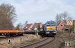 DE 2700-02 fährt mit einem RDC-Autozug aus Westerland (Sylt) in Niebüll ein. (17.03.2017) <i>Foto: Joachim Schmidt</i>