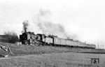 38 2255 (Bw Frankfurt/Oder, Est Wriezen) mit einem Personenzug bei Ahrensfelde. Sie war eine der wenigen Reichsbahn-P 8, die es noch ins Jahr 1971 schaffte. (04.05.1970) <i>Foto: Klaus Kieper, Slg. Holzborn</i>