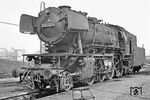 Danach ging es zurück ins Bw Crailsheim, wo sich 023 033 in klassischer Pose mit Stangen unten präsentierte. (03.04.1971) <i>Foto: Wolfgang Bügel</i>