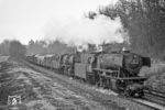 Hinter dem Eilzug folgte dann bei Ölhaus der Dg 7229 mit der Doppelbespannung 023 031 und 051 238. (03.04.1971) <i>Foto: Wolfgang Bügel</i>