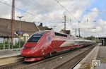 Wegen Bauarbeiten in Bochum wurde Eurostar 4321 als THA 9450 nach Paris Nord über Wuppertal umgeleitet und rauscht hier durch den Bahnhof Wuppertal-Vohwinkel. (14.09.2025) <i>Foto: Wolfgang Bügel</i>