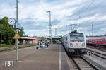Auf Gleis 4 im Bahnhof Crailsheim erinnerte 147 572 mit dem IC 2065 nach Leipzig daran, dass die Dampfära hier bereits 50 Jahre vorbei ist. (15.09.2025) <i>Foto: Joachim Schmidt</i>
