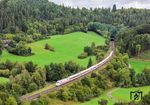 Aufgrund der baubedingten Sperrung der Strecke zwischen Augsburg und Ulm, die eine großräumige Umleitung für die ICE-Züge erforderlich macht, kann man ab und zu einen ICE auf der Murrbahn sehen. Hier ist 401 089 am Kappelesberg-Tunnel (415 m) zwischen Mittelrot und Gaildorf West unterwegs. (15.09.2025) <i>Foto: Joachim Schmidt</i>