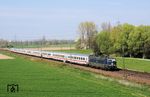 181 206 führt den EC 64 (München - Stuttgart - Karlsruhe - Kehl - Strasbourg - Nancy Ville - Paris Est) bei Ettlingen. (10.04.2007) <i>Foto: Stefan von Lossow</i>