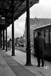 Berlin Stadtbahn pur: 38 1182 dampft mit einem Sonderzug durch den S-Bahn-Haltepunkt Savignyplatz. (23.03.1986) <i>Foto: Manfred Verhoolen</i>