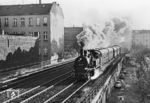 74 1230 mit dem „Veltener Traditionszug“ zwischen Berlin Zoologischer Garten und Savignyplatz. (28.10.1984) <i>Foto: Manfred Verhoolen</i>