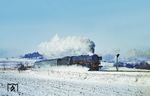 In der großen Kurve zwischen Marktschorgast und Falls kommt 001 211 mit dem D 853 nach Hof angedampft. (02.1973) <i>Foto: Otto Uhlmann</i>