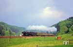 Eine Nürnberger 50er mit N 2561 (Nürnberg - Schwandorf) auf der Rampe von Hartmannshof nach Etzelwang bei Deinsdorf. (05.1973) <i>Foto: Otto Uhlmann</i>