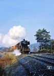Bei Etzelwang kommt 052 055 (Bw Schwandorf) mit einem Güterzug aus Nürnberg Rbf angedampft. (03.1973) <i>Foto: Otto Uhlmann</i>
