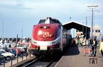 601 014/017 ist als Reisebüro-Sonderzug Dt 13320 aus Frankfurt (Main) in Norddeich Mole eingetroffen. (19.08.1972) <i>Foto: Bernd Kappel</i>