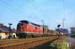 Freie Fahrt für die Oldenburger 221 118 am Vorsignal der Blockstelle Bentlage mit einem Güterzug nach Emden. (27.10.1979) <i>Foto: Bernd Kappel</i>