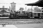 94 1265 (mit neuen geschweißten Wasserkästen) rangiert im Bahnhof Angermünde. (06.1967) <i>Foto: Robin Fell</i>